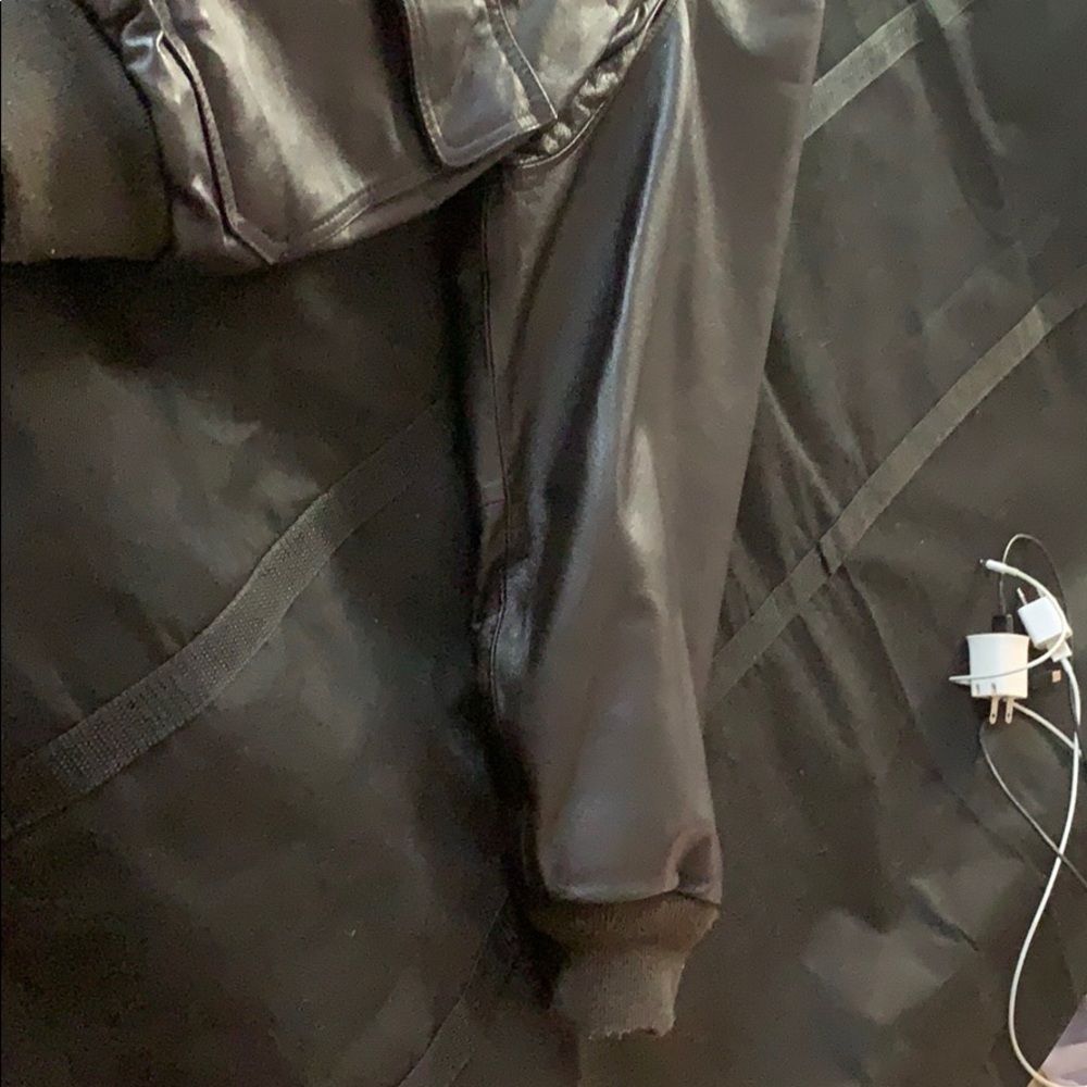 Leather jacket - Picture 2 of 7